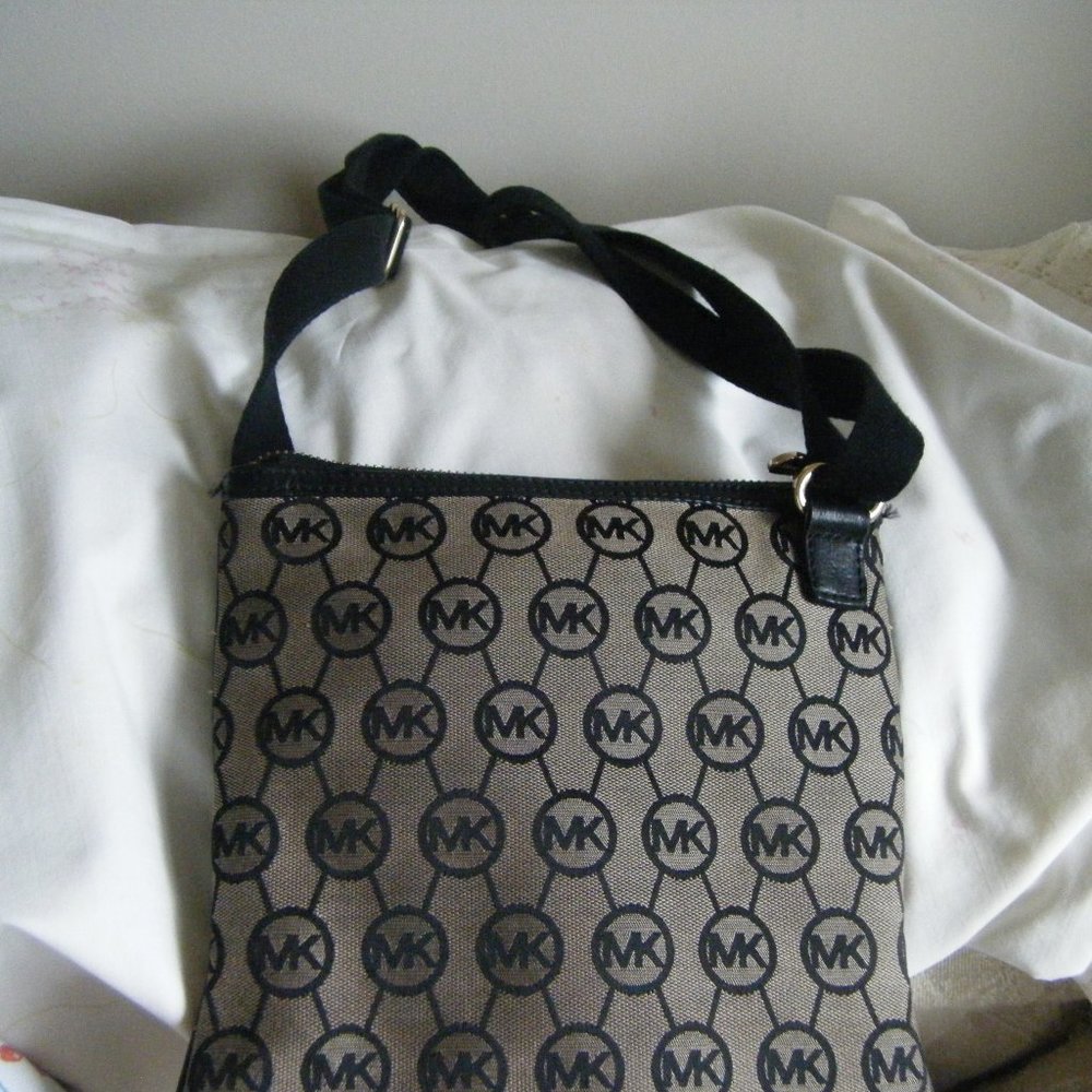 Women's Micheal Kors Crossbody bag